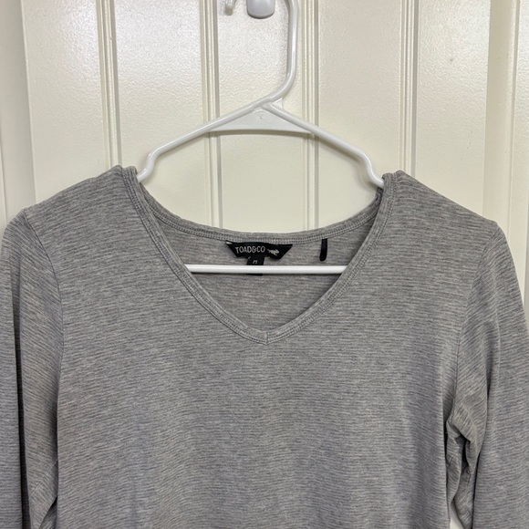 Toad&Co. Gray V-Neck Long Sleeve Top - Picture 2 of 8